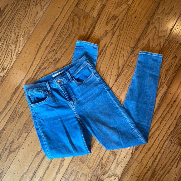 Levi's 720 High-Rise Super-Skinny Jean - Picture 2 of 4